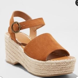 Platform sandals worn once